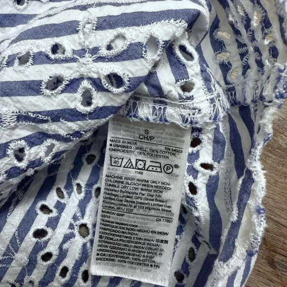 GAP • Short Sleeve Scalloped Striped Top - Picture 4 of 11